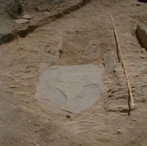 (sepultura 2 antes do levantamento da tampa de cobertura)