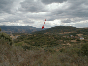 Figura 3 – Terronha do Pinhovelo vista de Nordeste, com visibilidade sobre a Serra de Bornes