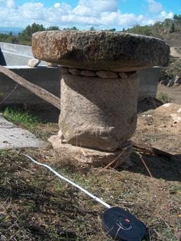 (Fragmento do miliário de Argana em Setembro de 2005)